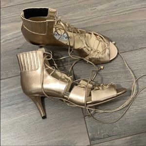 Gold fashionable Jimmys! 🔥🔥don’t miss out!